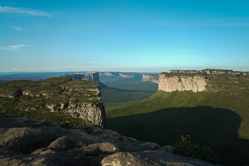 green grass field on hill — Chapada Diamantina