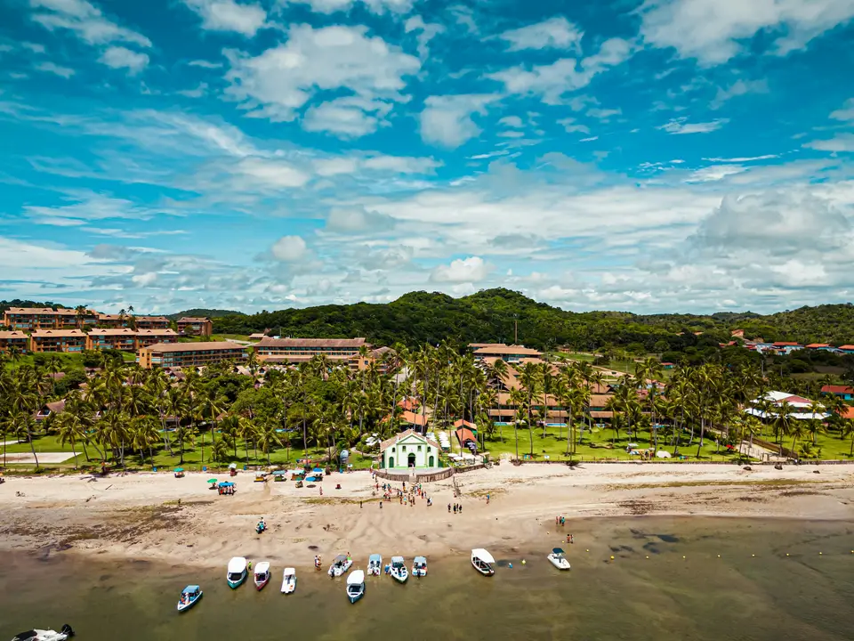 an aerial view of a beach with boats in the water — Fernando de Noronha