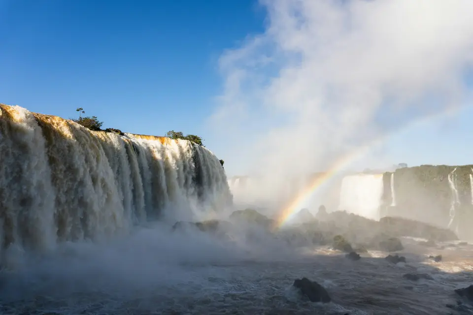 Dramatic waterfall with a vivid rainbow — Foz do Iguaçu