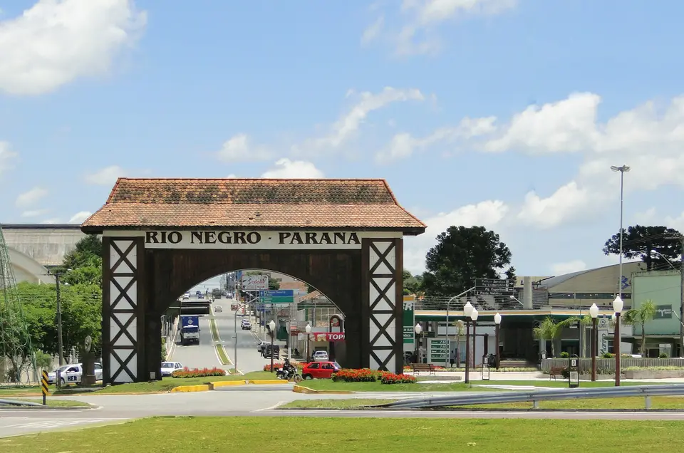 the entrance to the city of rio negro pantana — Gramado